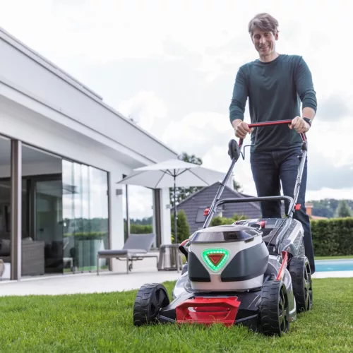 AL-KO 46.2 Li SP-W Comfort akkus fűnyíró nyírás közben