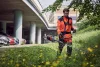 Husqvarna 535RXT fűkasza kaszálás közben