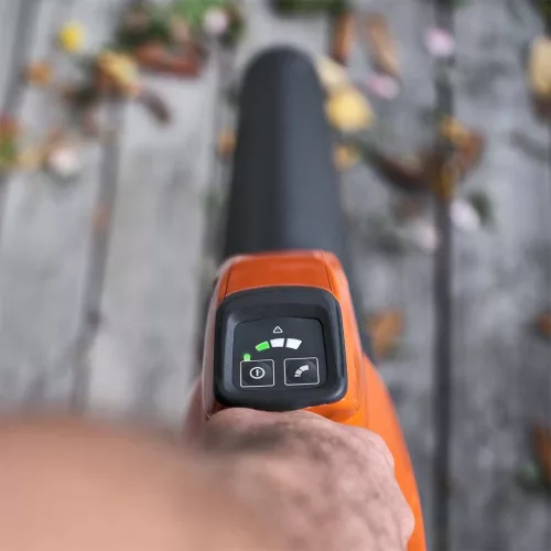 Husqvarna 120iB lombfúvó (akkumulátor és töltő nélkül)