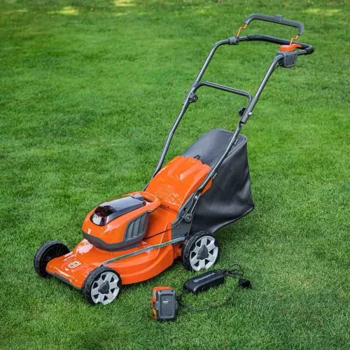 Husqvarna LC 137i KIT (akkumulátorral és töltővel)