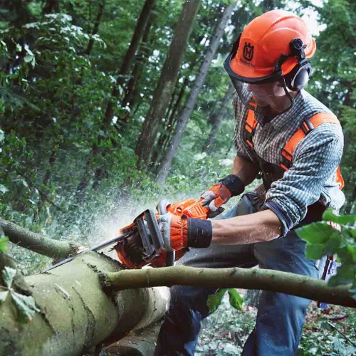 Husqvarna 555 benzinmotoros láncfűrész