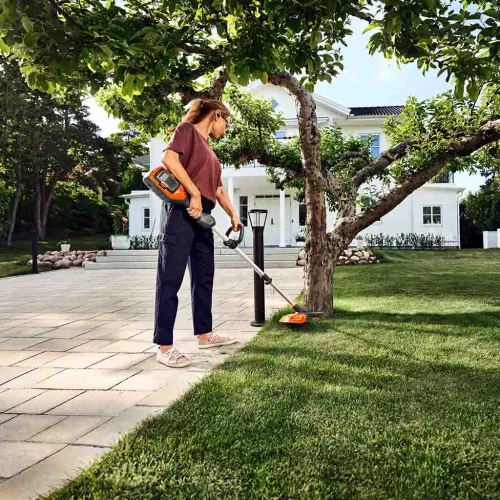 Husqvarna 215iL (akkumulátor és töltő nélkül)