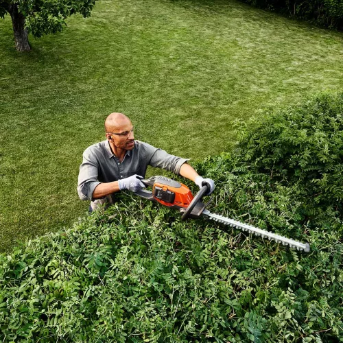 Husqvarna 215iHD45 akkus sövényvágó, akku nélkül