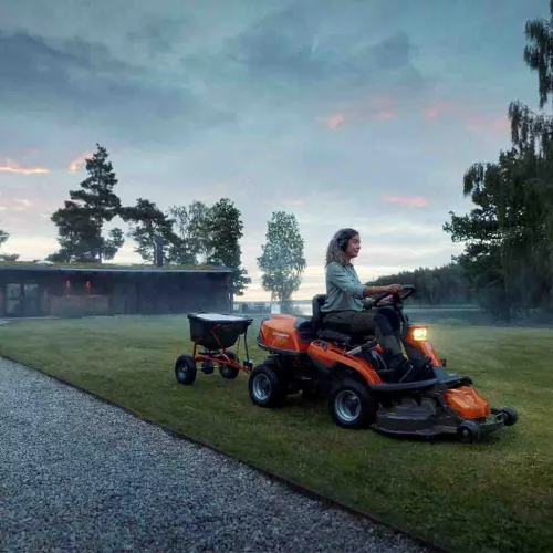 Husqvarna R 216T AWD vágóasztal nélkül