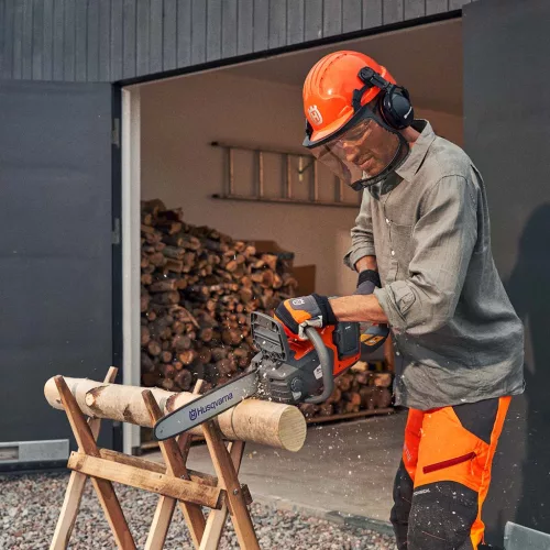 Husqvarna 225i akkus láncfűrész szett akkuval, töltővel