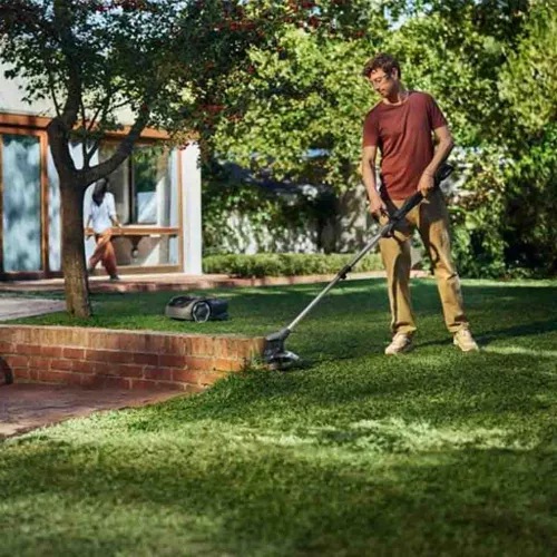 Husqvarna Aspire™ T28-P4A szegélyvágó akkumulátorral (4Ah) és töltővel