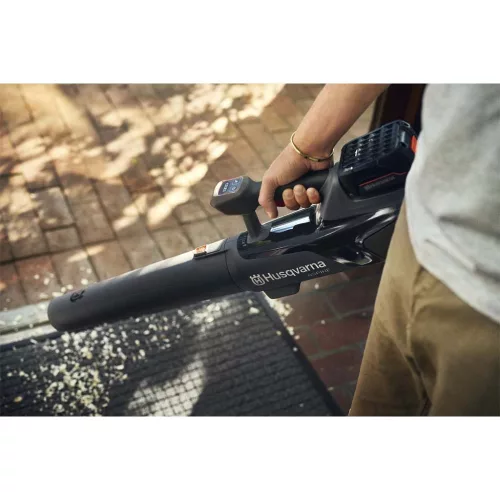 Husqvarna Aspire B8X-P4A KIT lombfúvó (akkumulátorral és töltővel)