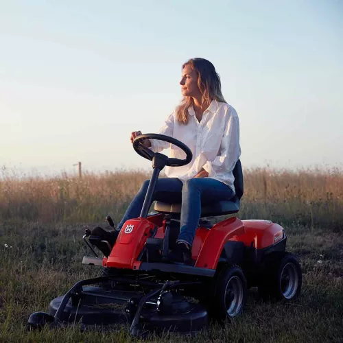 Husqvarna R 112iC vágóasztallal