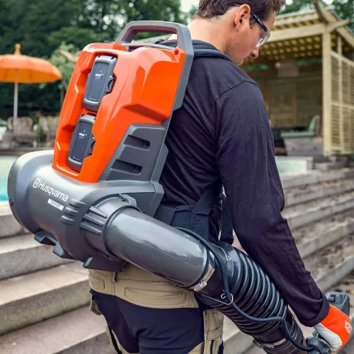 Husqvarna 340iBT lombfúvó (akkumulátor és töltő nélkül)