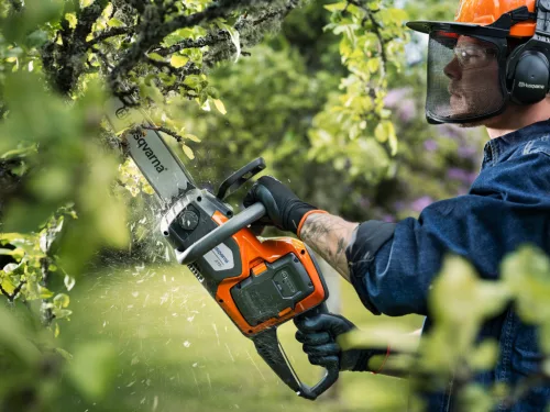 Husqvarna 215i akkumulátoros láncfűrész, akku nélkül