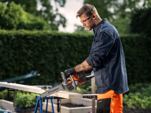 Husqvarna 215i akkumulátoros láncfűrész, akku nélkül